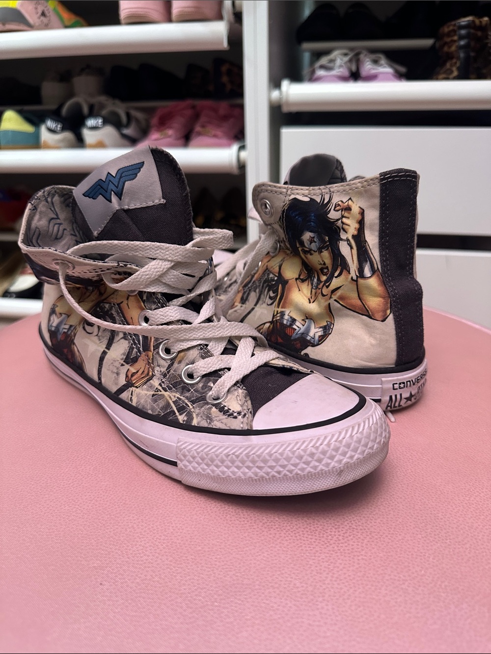 Wonder Woman Converse Women’s SZ 7 High-Top Sneakers. Lmtd Ed.